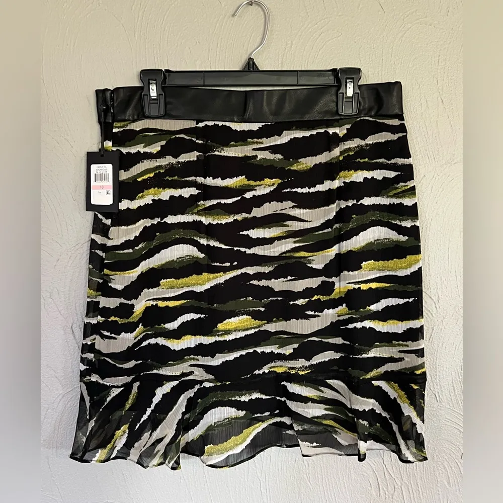 DKNY women’s wrap ruffle chiffon skirt size 10 in black, green and grey. - Image 3