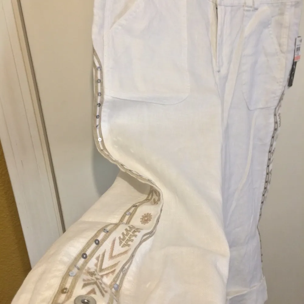 INC women's size 2 Aztec detail sequin embellished linen TROPIC HEAT capri pants - Image 7