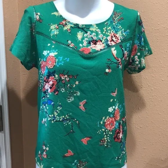 Lily White green floral shirt - Image 3