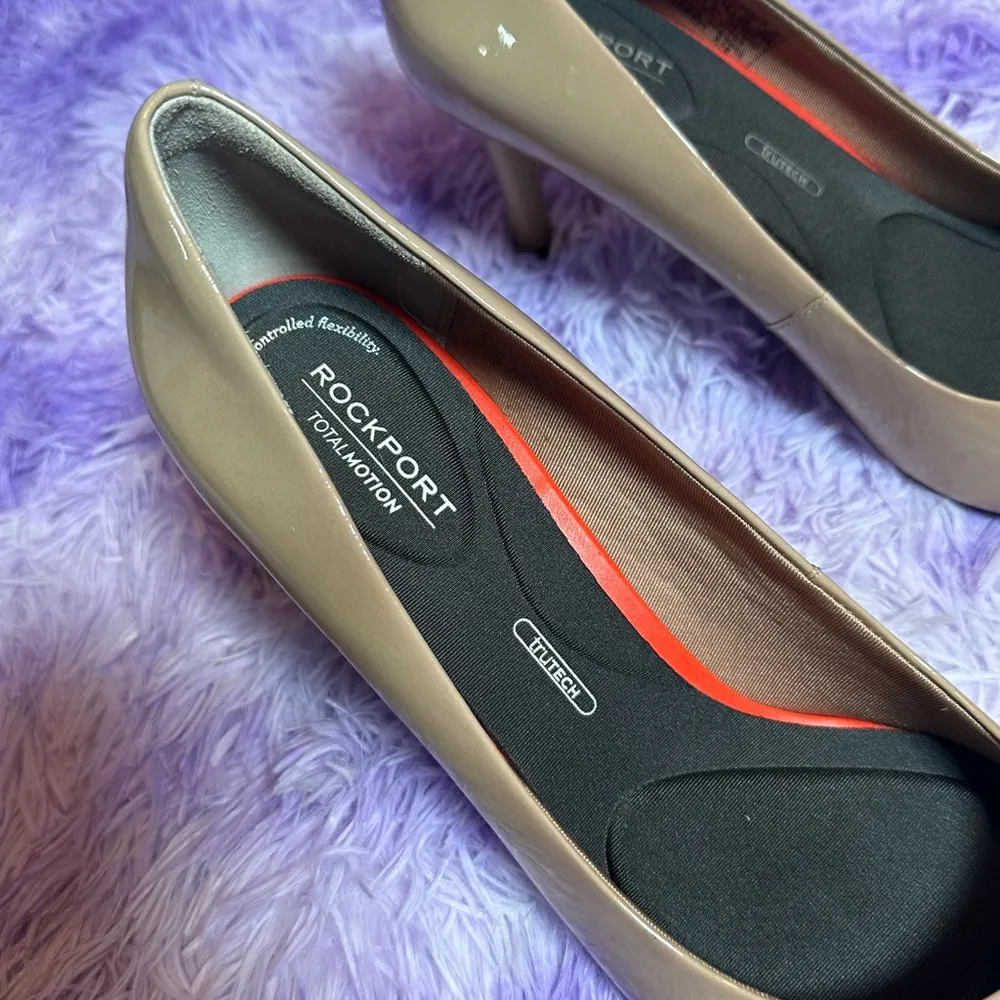 NEW Rockport Total Motion Tan Women’s Classic Leather Taupe Pumps Heels Size 11 - Image 3