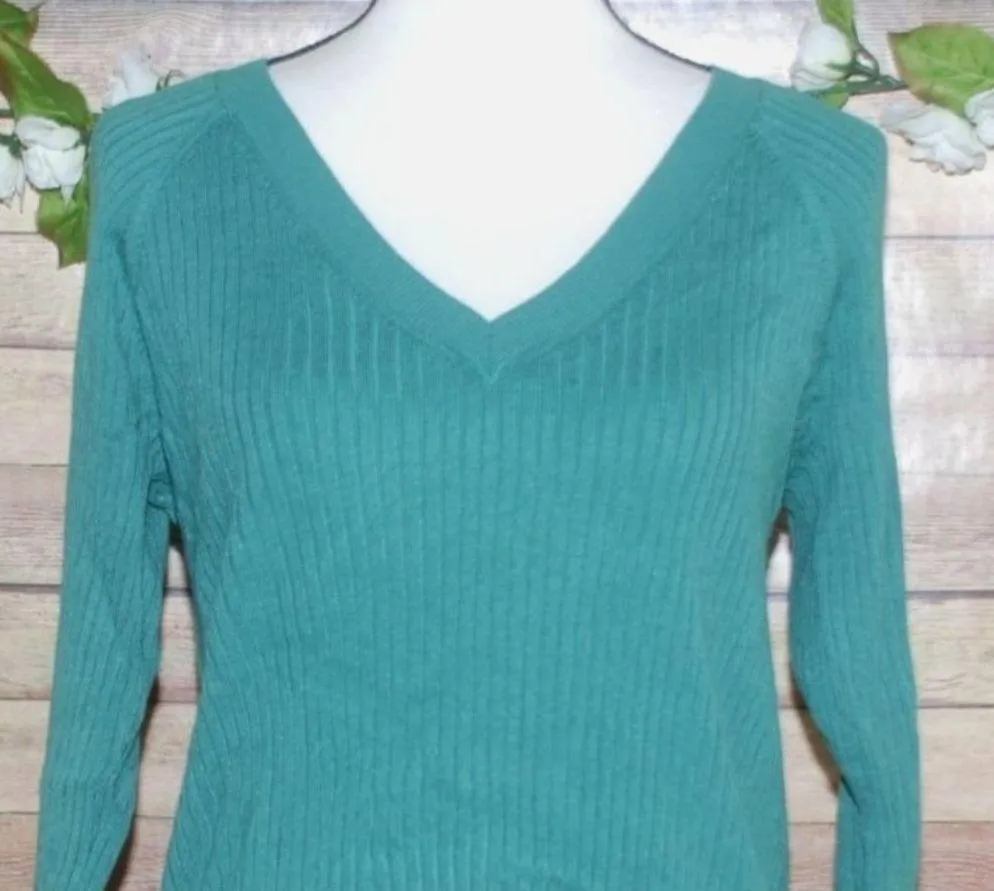 NWT Cato Est. 1946 Green Pullover Sweater Size XL Open Long Sleeve V-Neck Ribbed - Image 2