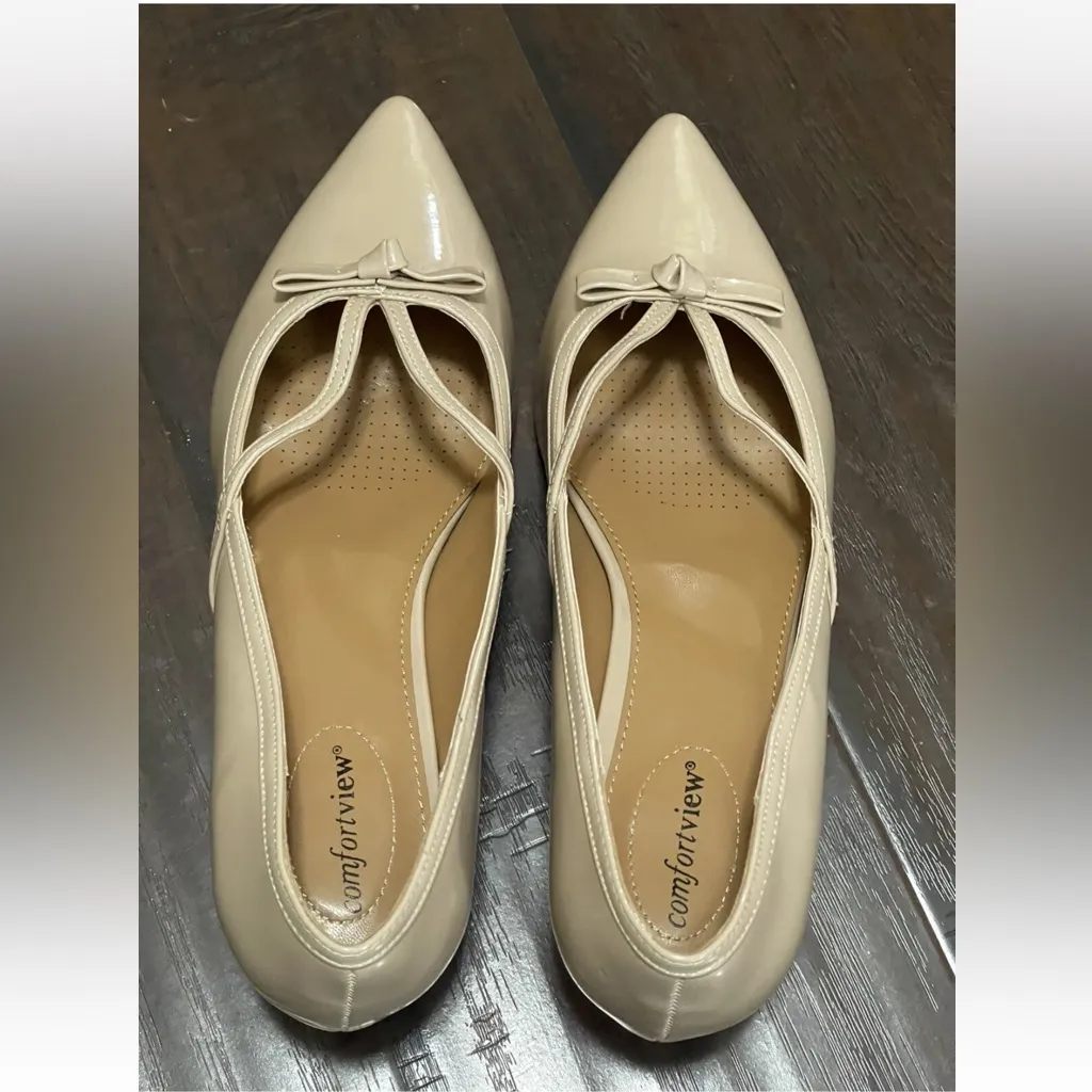 Comfortview Women's The Declan Slip-On Pump in Beige Size 12W - Image 7
