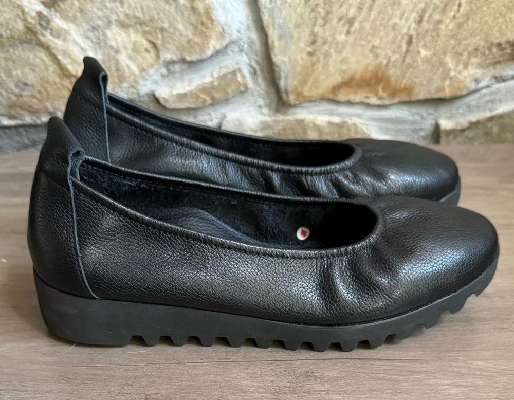 Aetrex Black Leather Brianna Ballet Flat Size 6 - Image 4