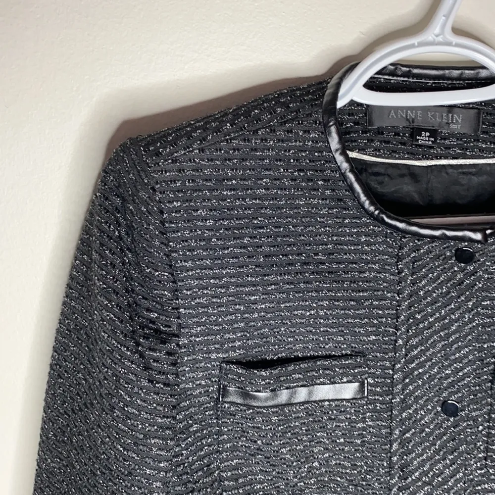 Anne Klein tweed faux leather trimmed jacket sz 2P - Image 5