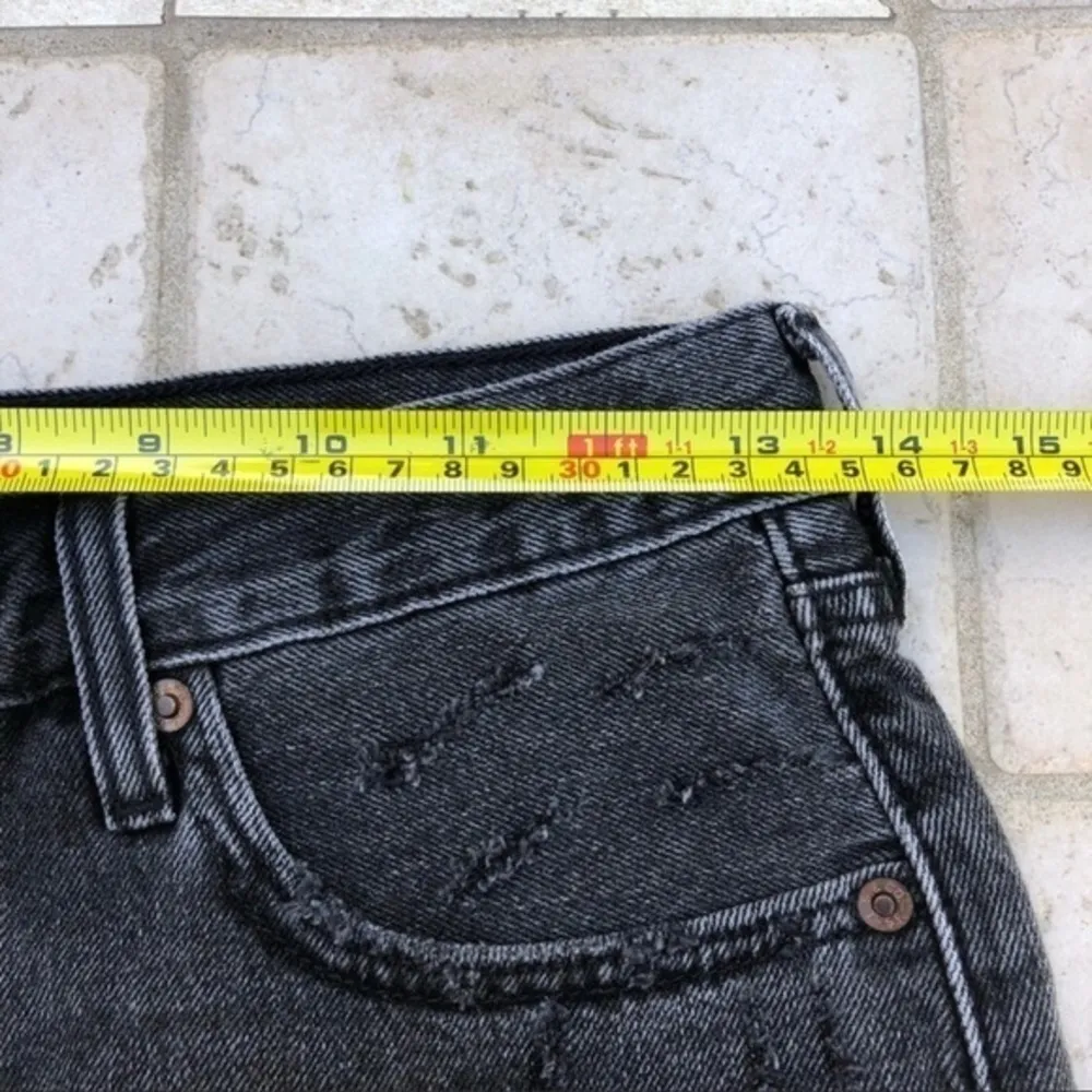 Levi's 501 Short in Fun Night Size 26 - Image 5