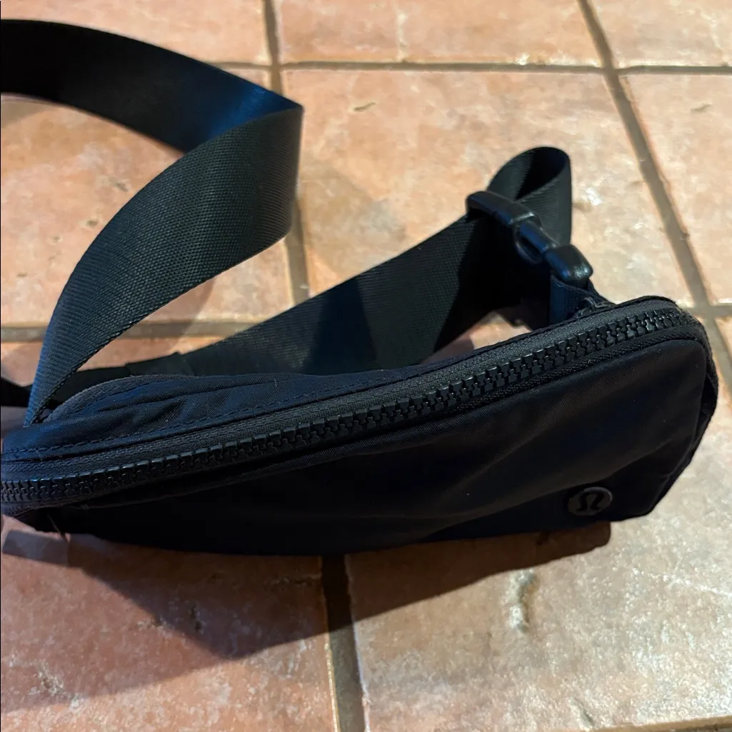 Lululemon Everywhere Belt Bag - Image 5