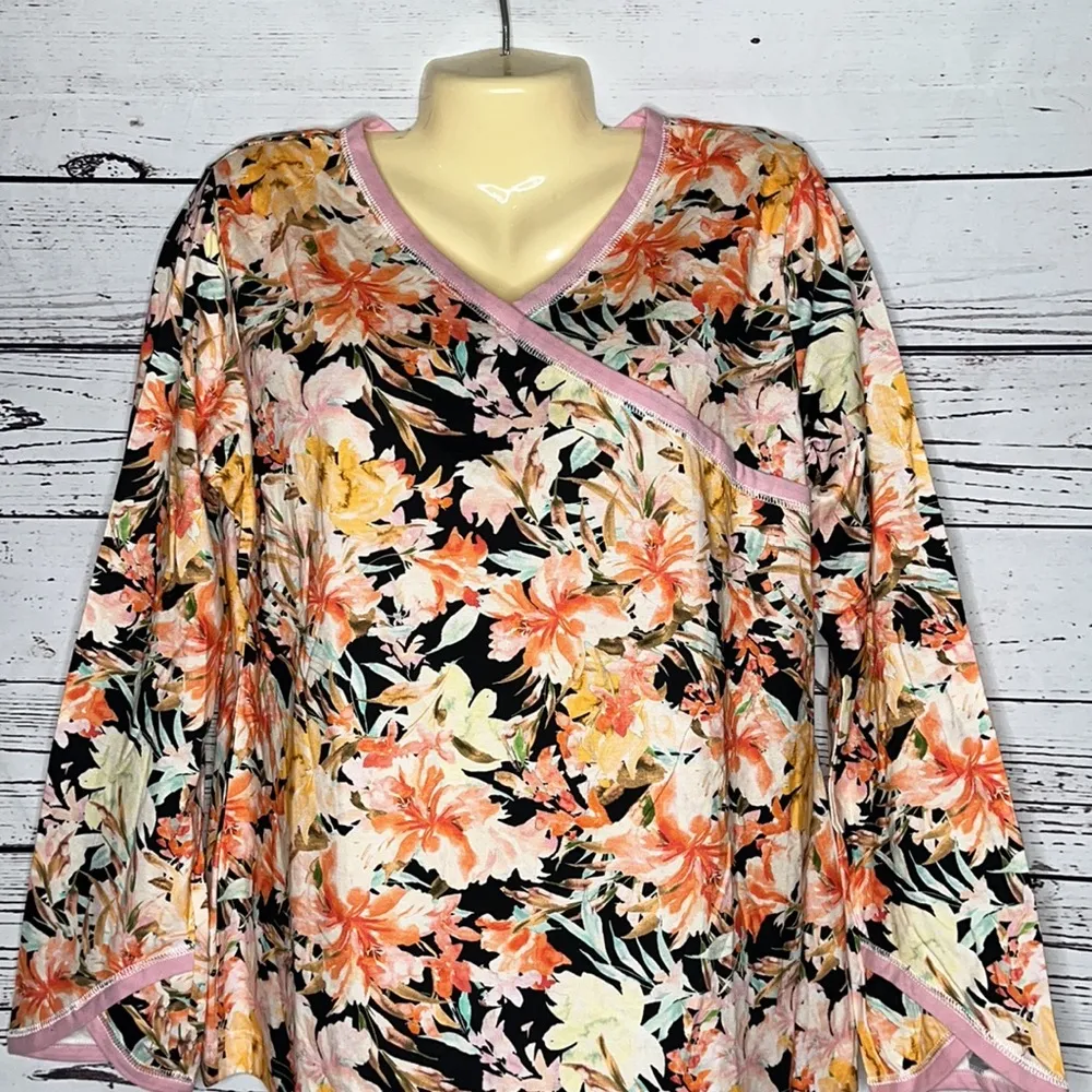 Garnet Hill NWT Size M Floral Print V-Neckline Organic Cotton Knit Top Shirt - Image 2