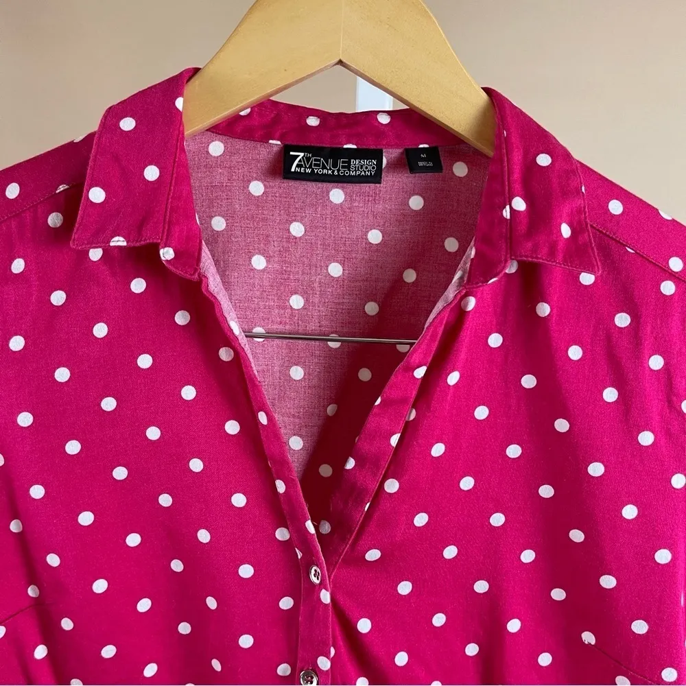 7th Avenue Retro Women's Medium Polka Dot Hot Pink Button Up 1/2 Sleeve Shirt - Image 3