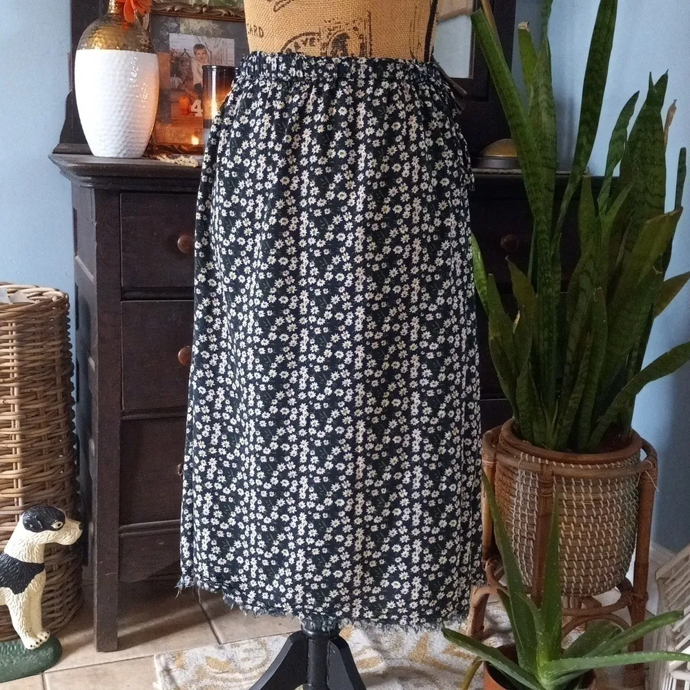 Elan Navy Blue Ditzy Daisy Floral Print A-line Tie Waist Midi Skirt - Image 2