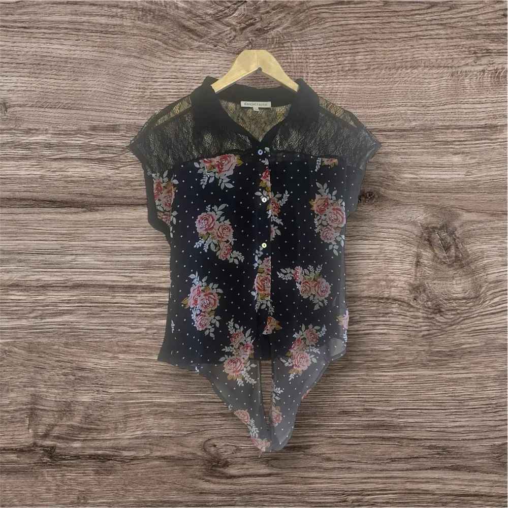 Top daniel rainn sleeveless black/flowery/ lace blouse S Button Down Floral - Image 12