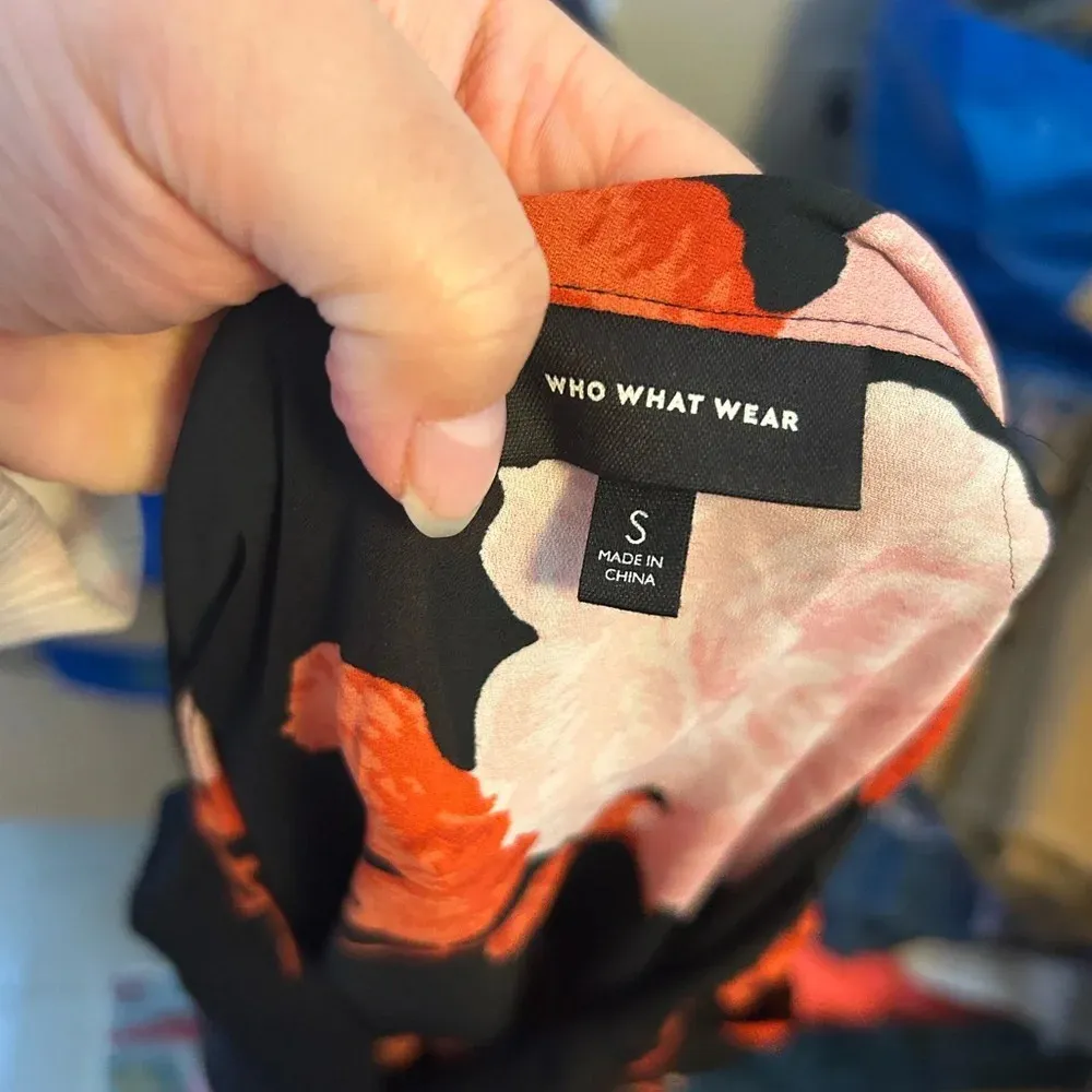 WHO WHAT WEAR FLORAL BUTTON FRONT BLOUSE - Image 4