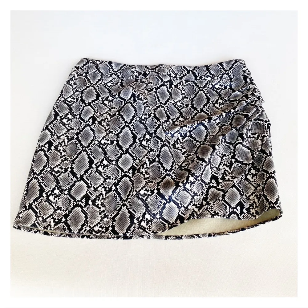 Kendall & Kylie Snake Print Faux Leather Skirt - Image 2