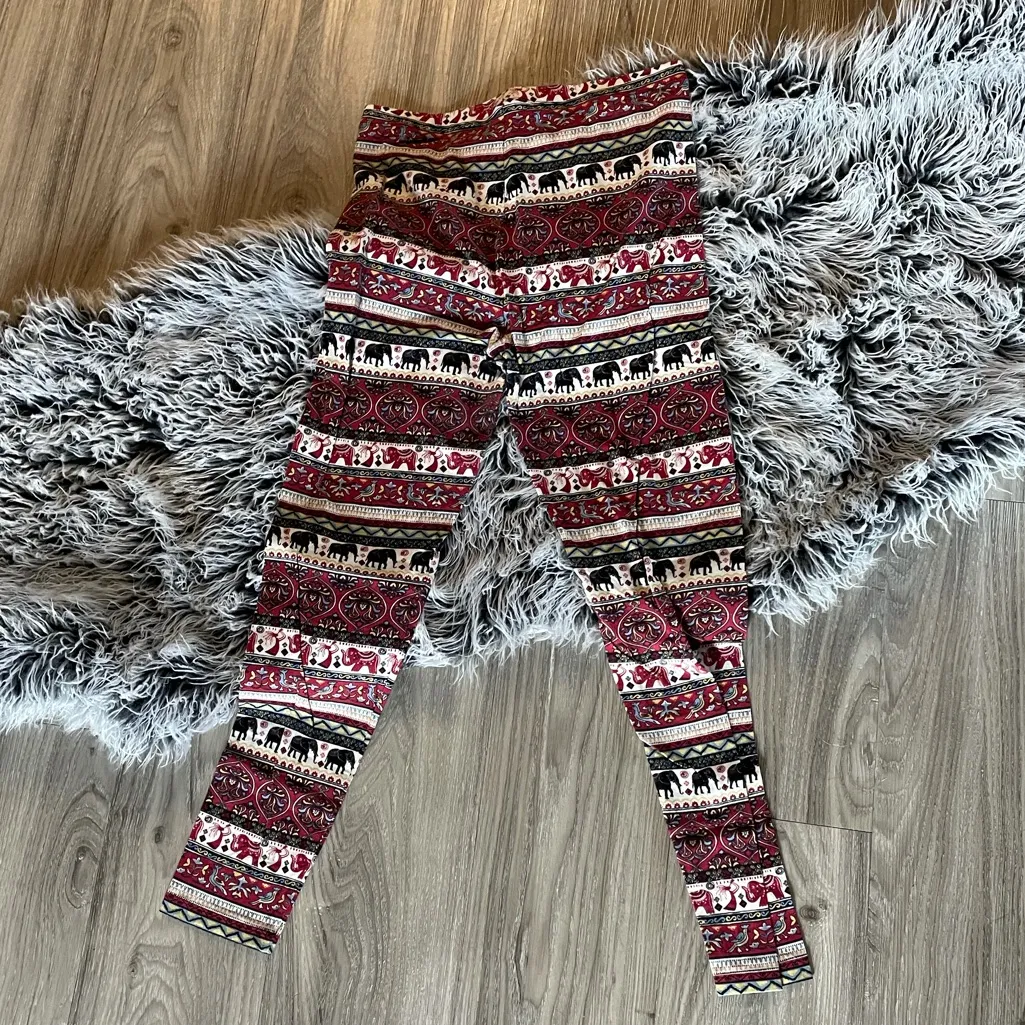 ❤️F21 Red and Black Striped Elephant Print Leggings - Image 3