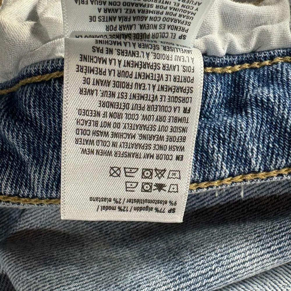 American Eagle SZ 10 SHORT Mom Jeans Distressed Hi-Rise Zip-Fly Light Wash Blue - Image 12