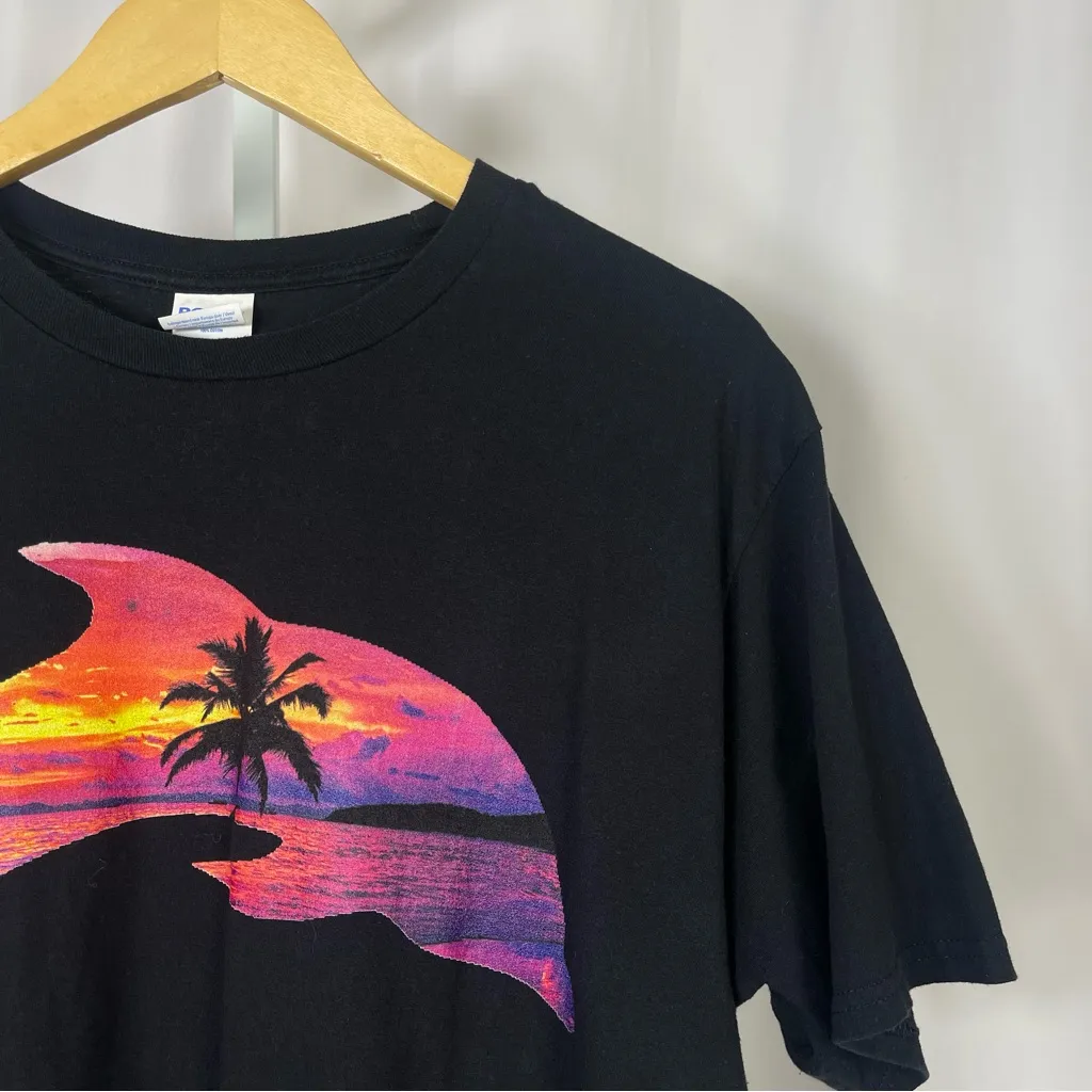 Port & Company Large Dolphin Sunset Beach Graphic Print Tee Shirt Hawaiian Black - Image 5