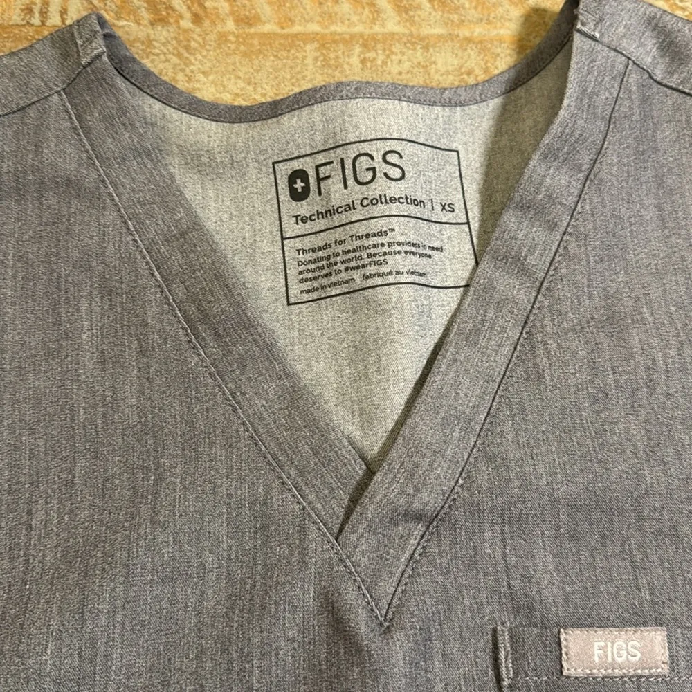 Figs technical collection scrub set graphite top size XS bottoms size S/P - Image 3