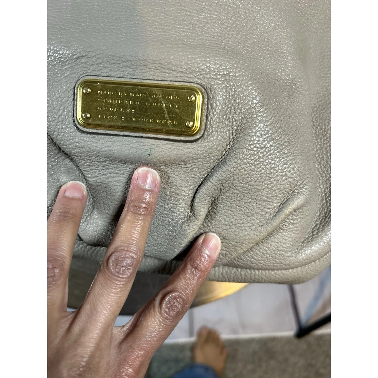 Marc Jacobs Q Hillier Crossbody Hobo Bag Cement Taupe Gray Leather Slouchy - Image 8