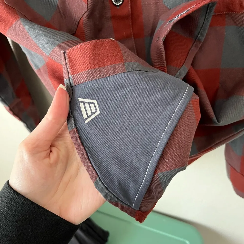 Dixxon B Strong Andar Women’s Plaid Button Up Shirt Flannel Size Medium Red - Image 6