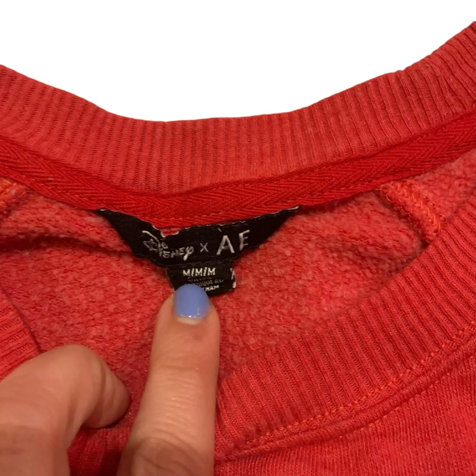 Disney AE Donald Duck Feisty Christmas Holiday Red Sweatshirt Crewneck M - Image 4