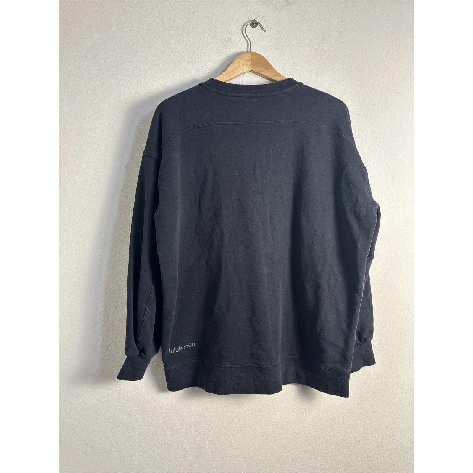 Women's Lululemon Perfectly Oversized Crew Sweatshirt Pride Size 8 Black - Image 3