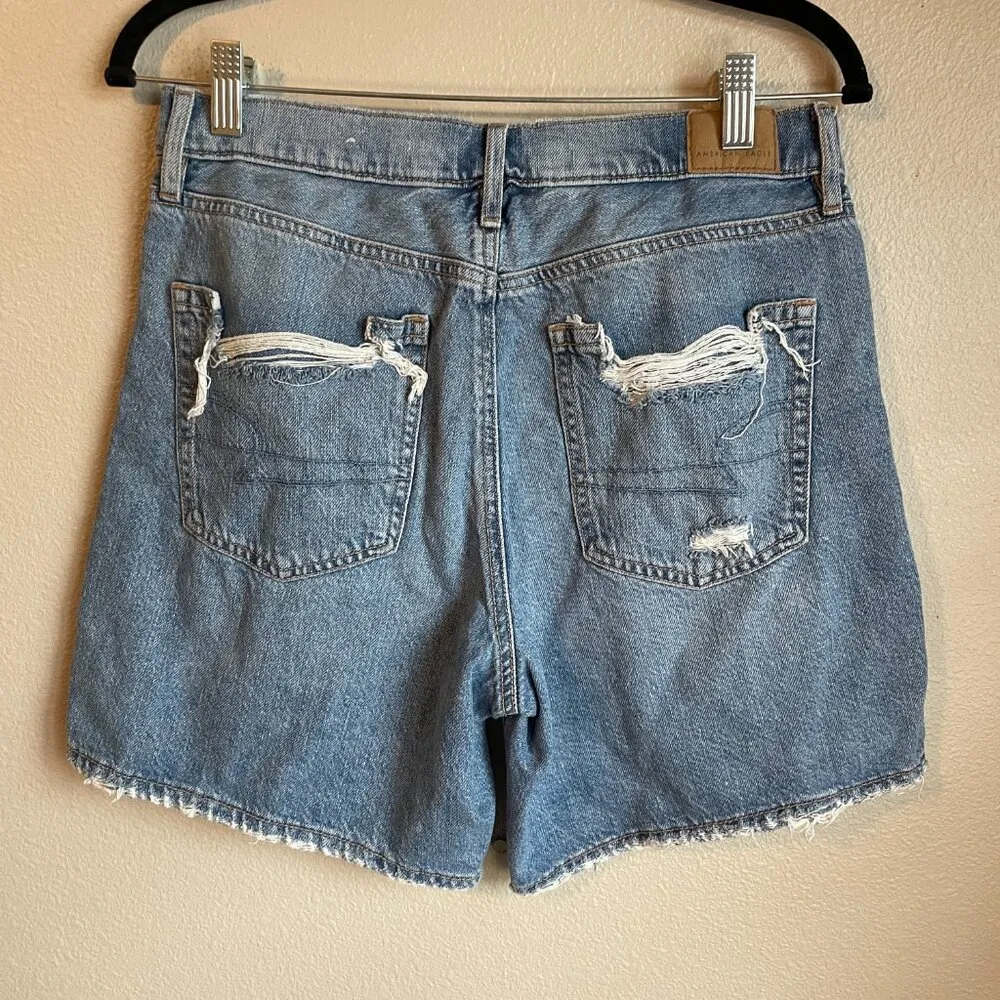 American Eagle Denim Boyfriend Shorts Ripped Size 8 Relaxed Baggy - Image 3