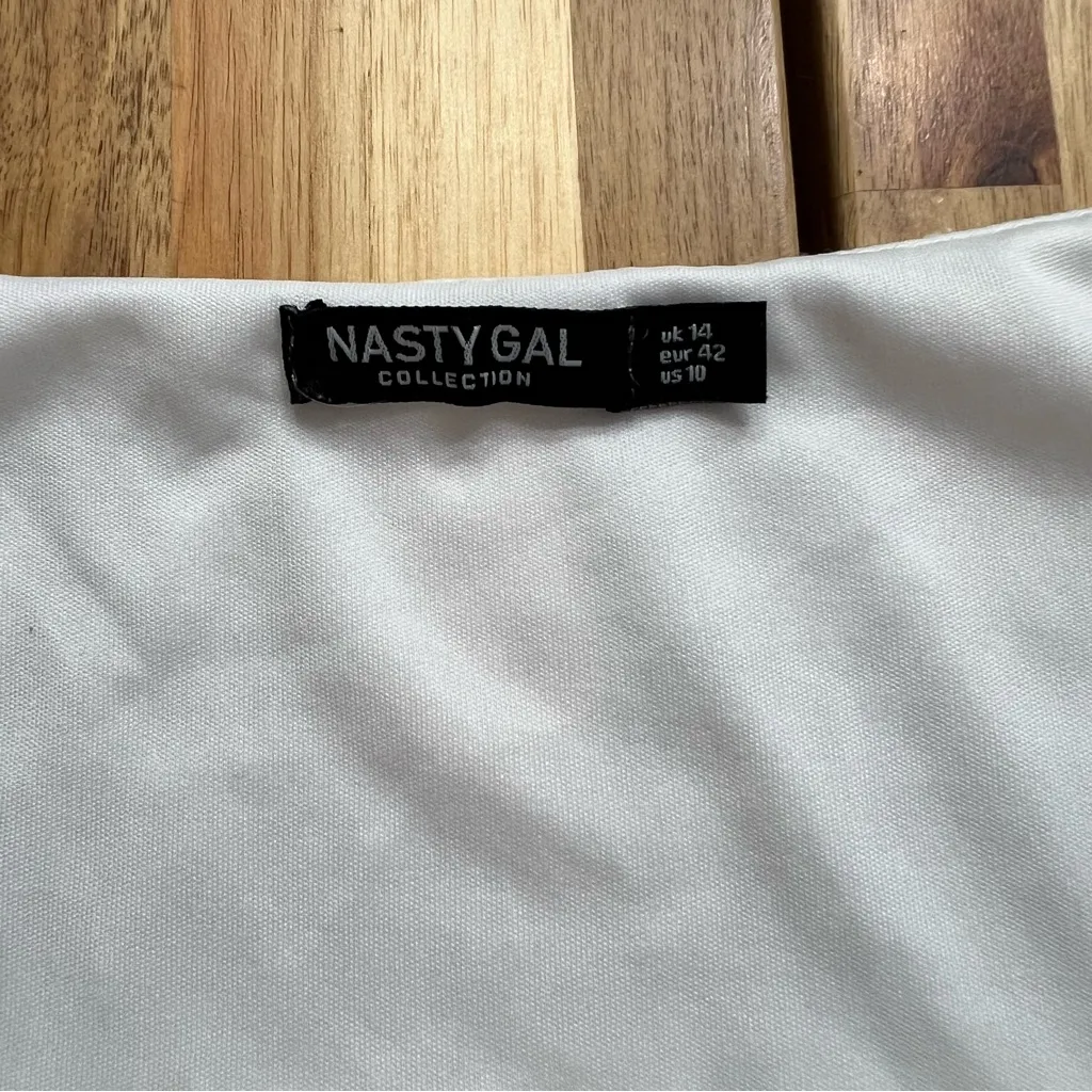 Nasty Gal White Long Sleeve Crop Top with Ruffle Trim – US 10 - Image 2