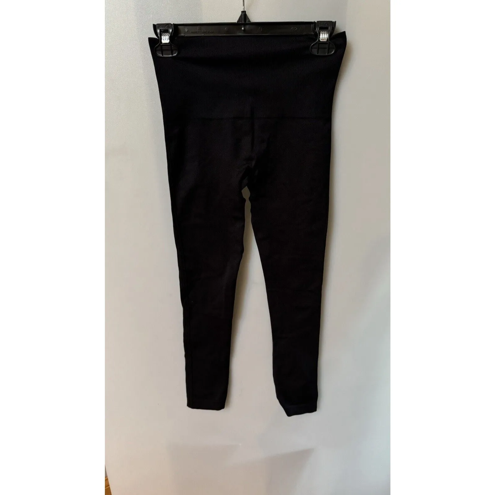 Spanx Women's Pull On Leggings Slimming Seamless Black SZ Medium  Nylon Blend - Image 2