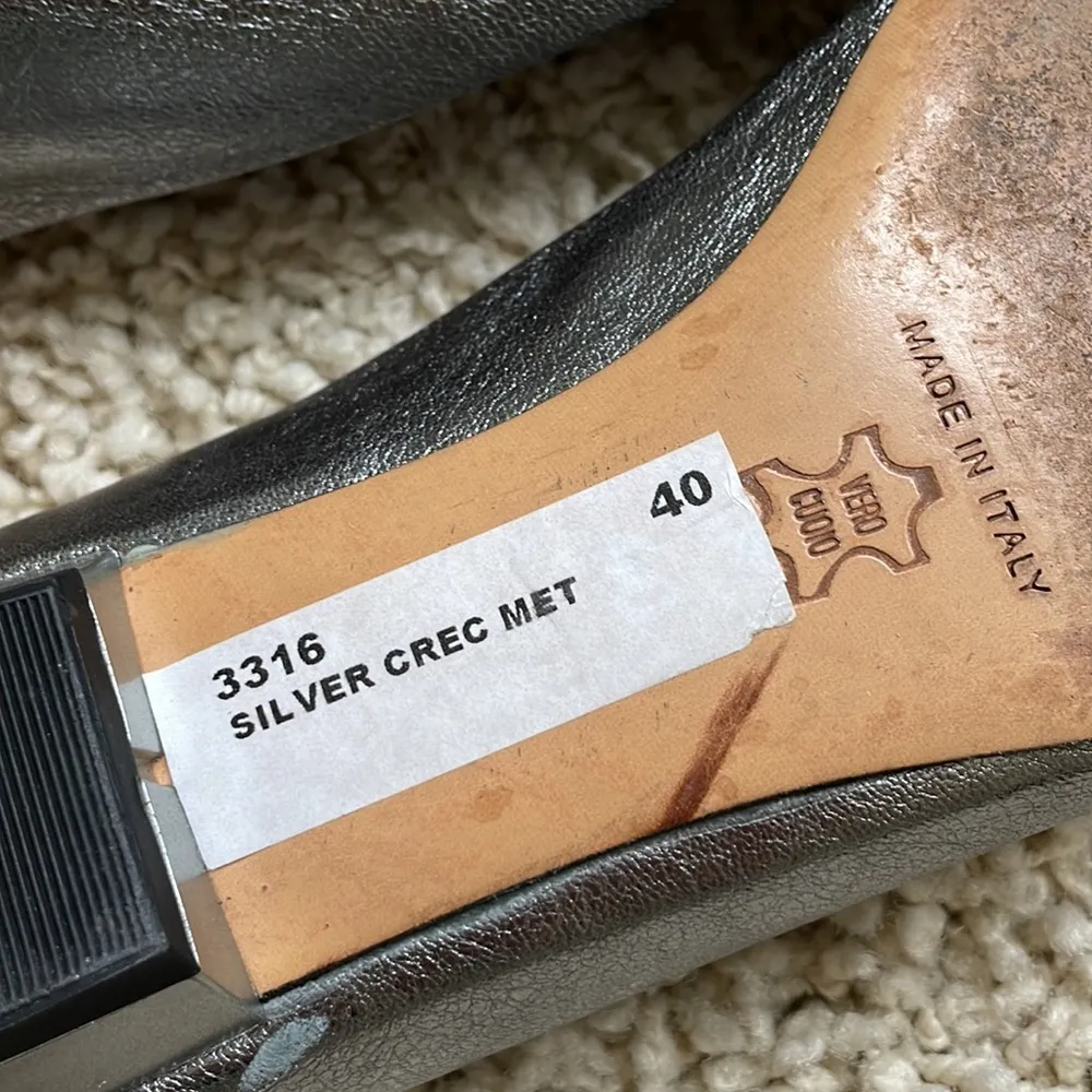 Fellini made in Italy unique metallic silver shiny bow flats Size 10 - Image 7