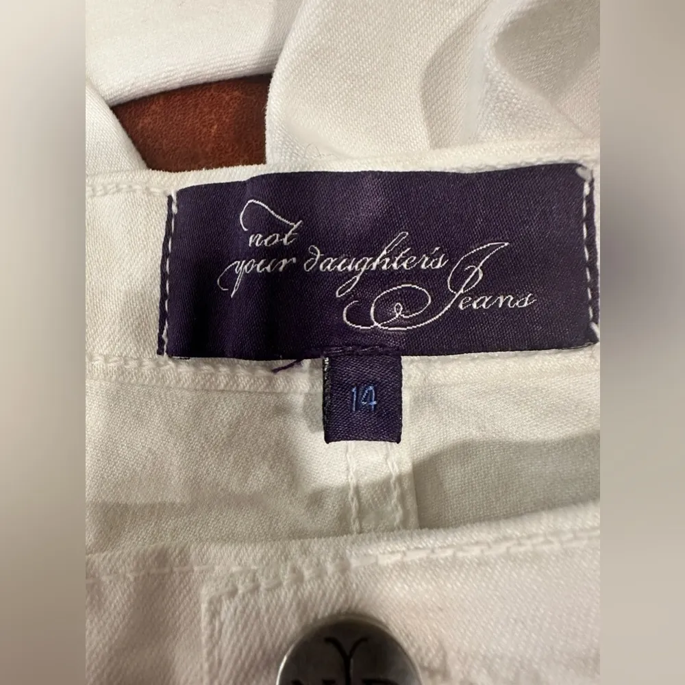 EUC NYDJ Jeans Womens  Straight High Rise Lift Tuck Light Wash Stretch - Image 3