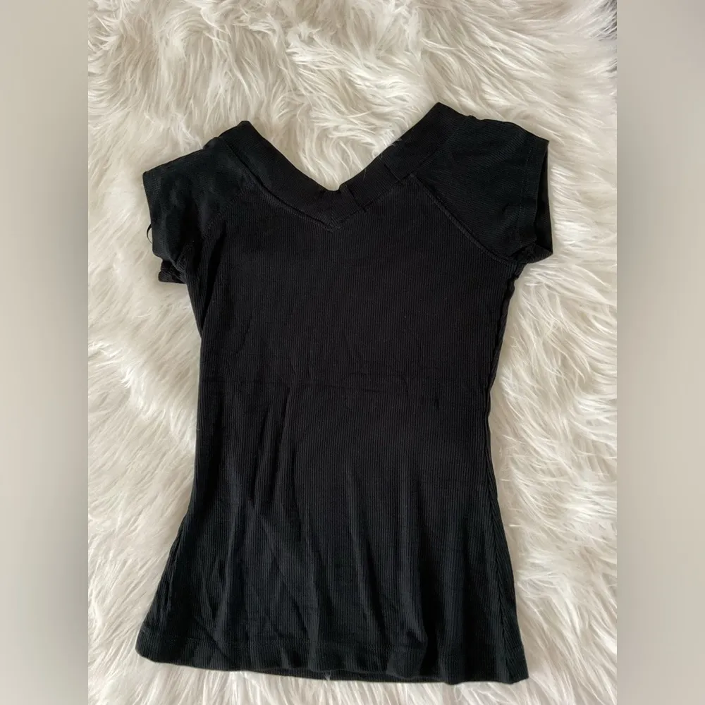 URBAN OUTFITTERS BDG Shannen Ribbed V-Neck Top - Image 6