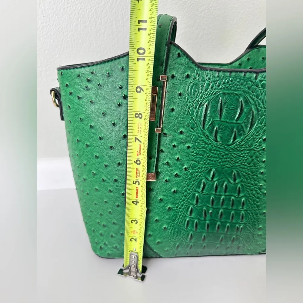 2023 Vegetal Leather Texturized Green Shoulder Bag with Pouch and Straps - Image 13