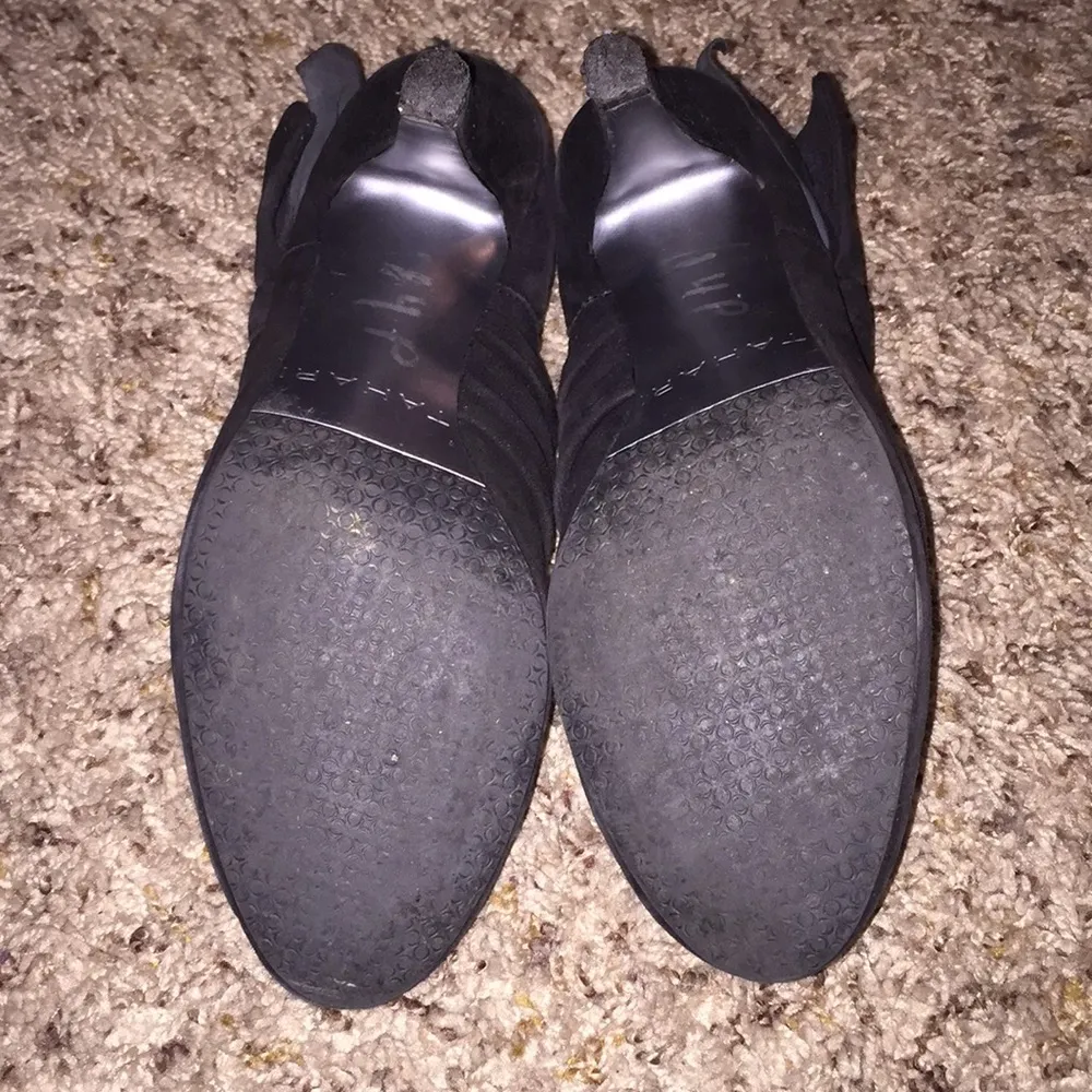 Black Tahari Greyson Bow Bootie Heals Size 6 - Image 5