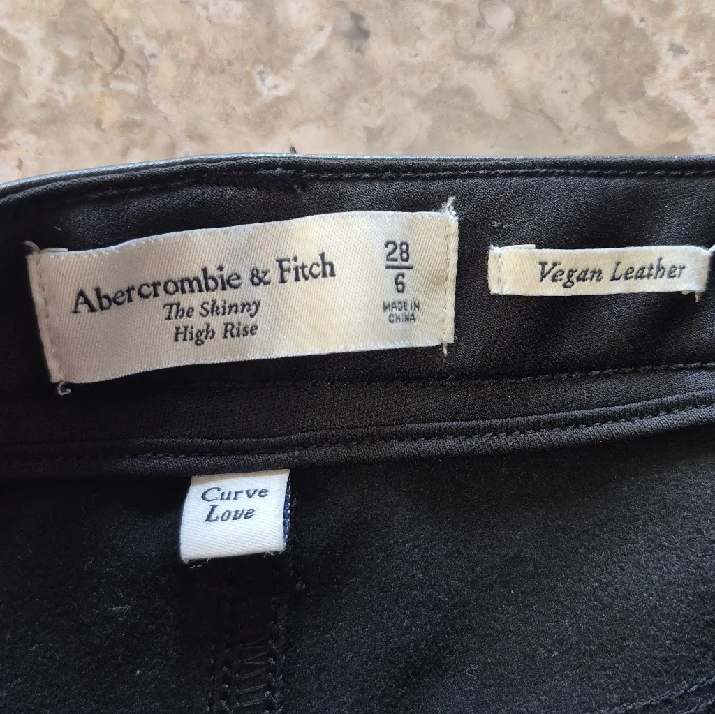 Abercomie & Fitch Vegan Leather Curve Love Skinny High Rise - Image 6