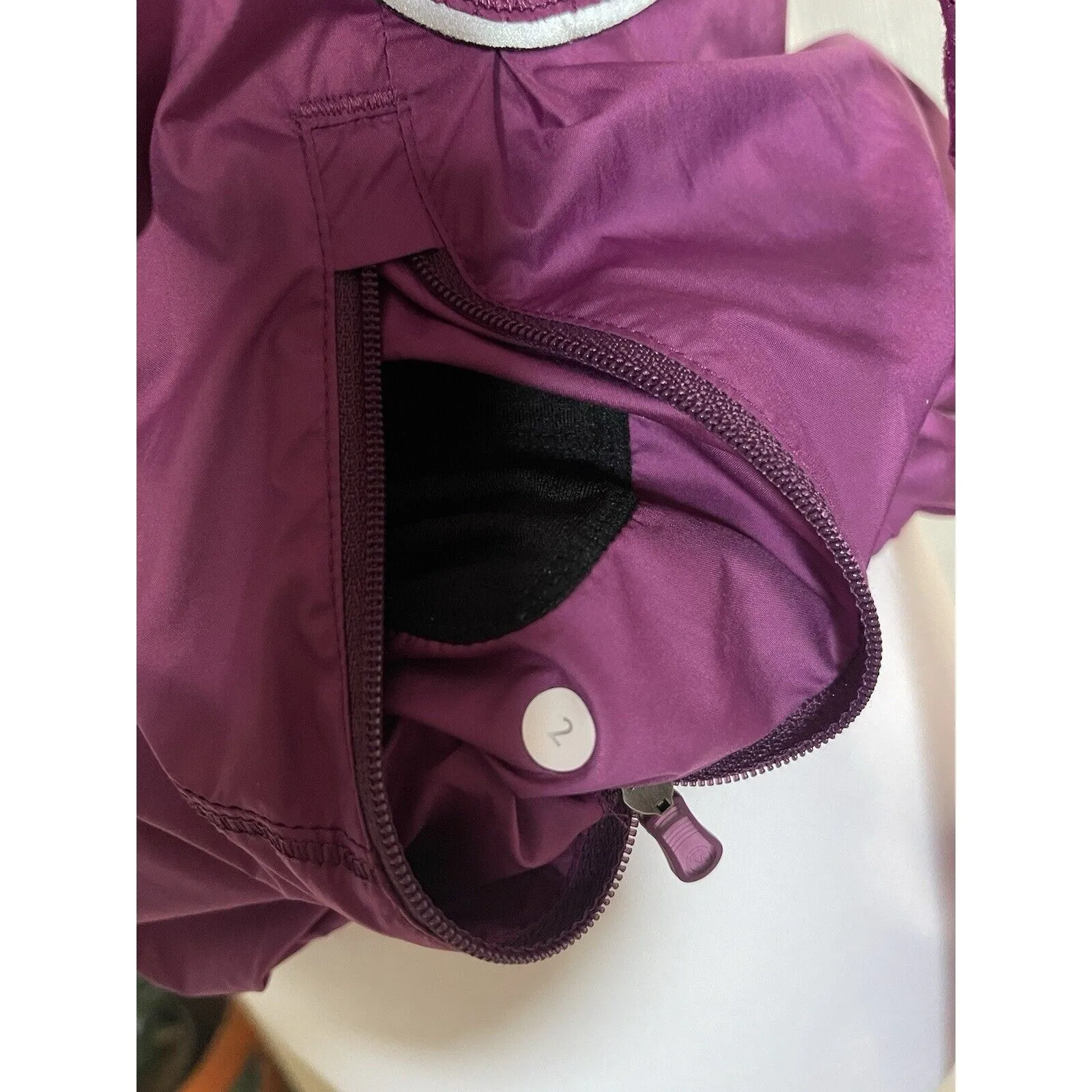 Lululemon Inspire Run Woman’s Sz 2 Hooded Running Jacket Dewberry Hand Warmers - Image 7