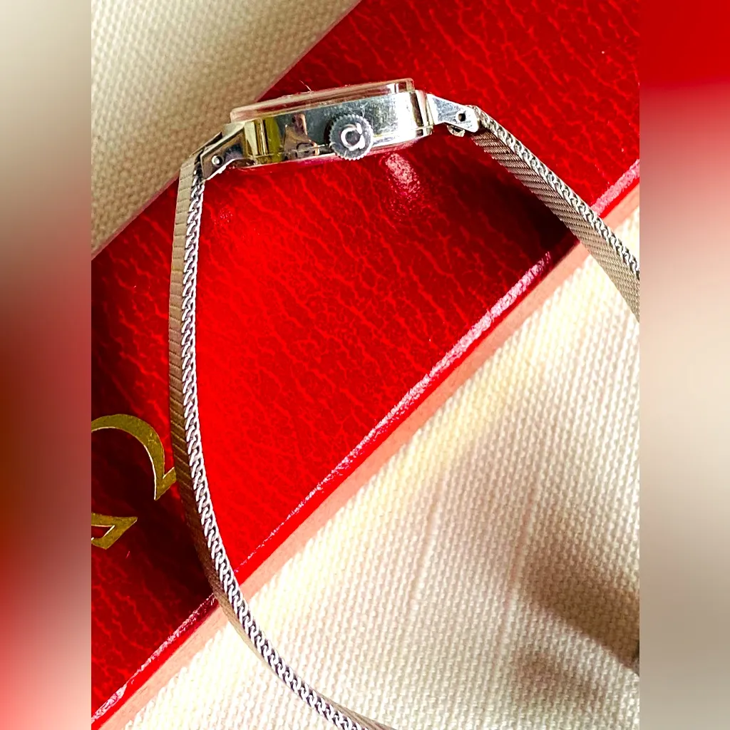 Ladies SWISS made OMEGA watch w/ box ❤️❤️❤️ Silver - Image 4