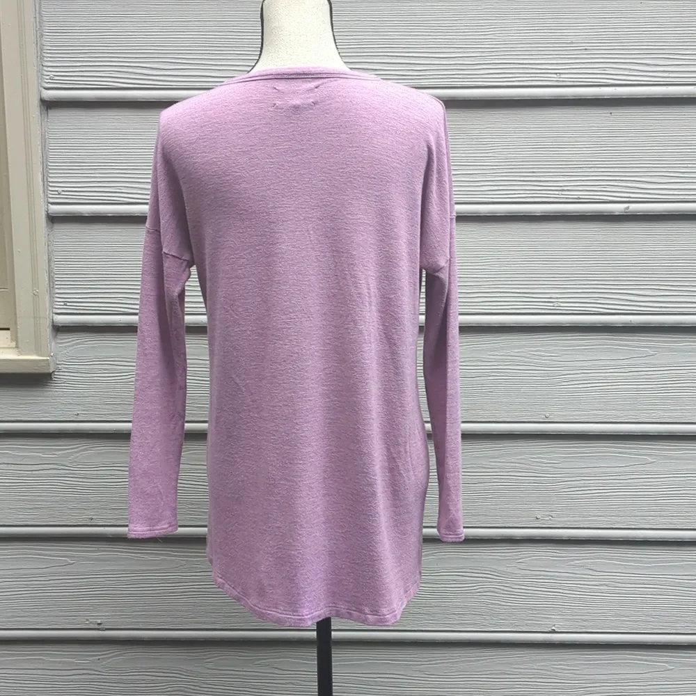 Lou & Grey Signature Soft Dolman Longsleeve V-Neck Shirt with High/Low Waist - Image 6