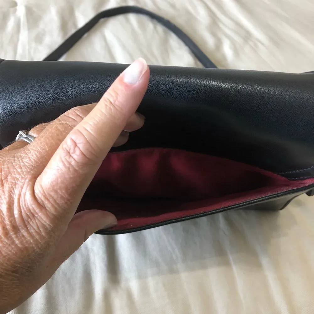 Black Liz Claiborne crossbody purse - Image 7