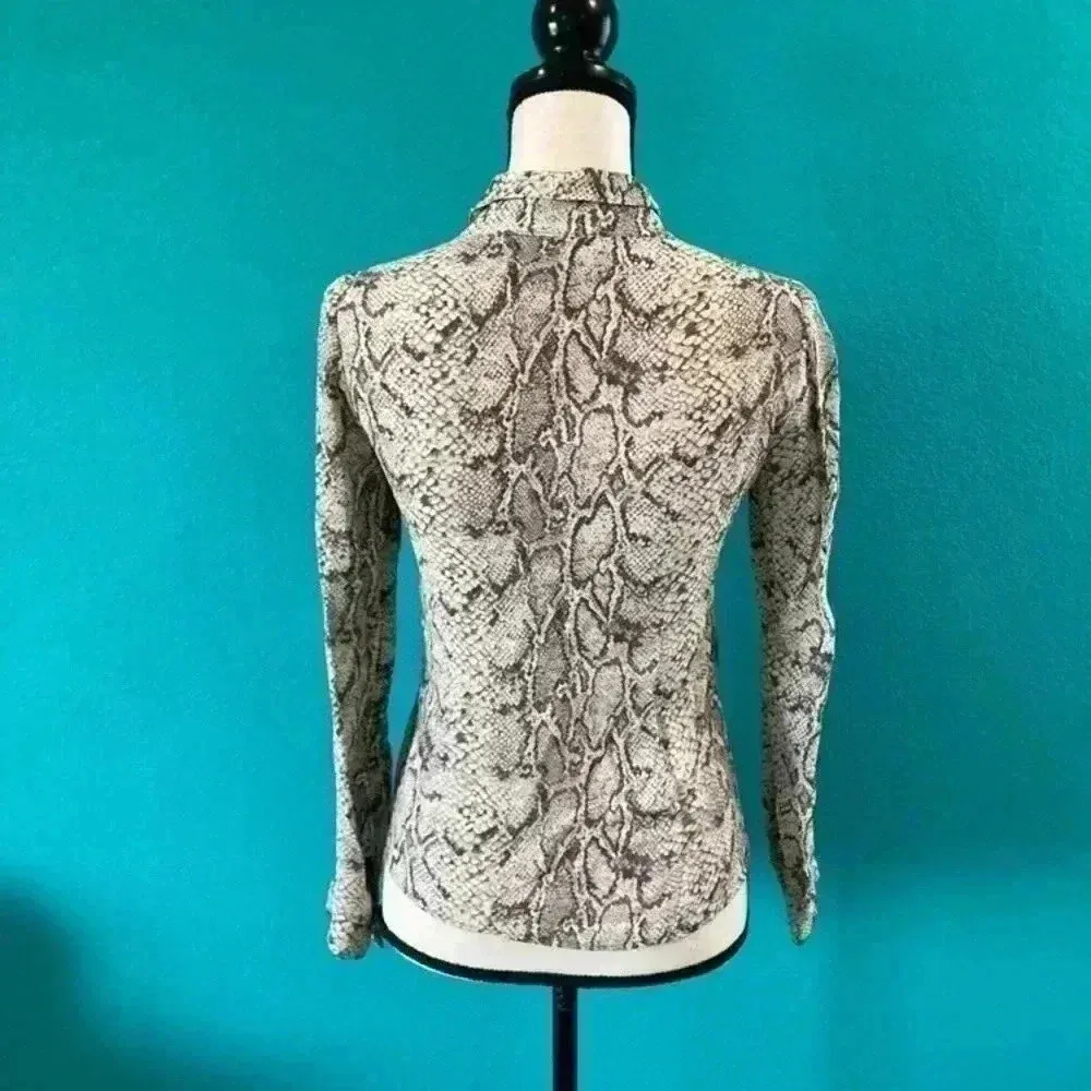 Reformation viscose snakeskin Violet button up blouse in python print - Image 4