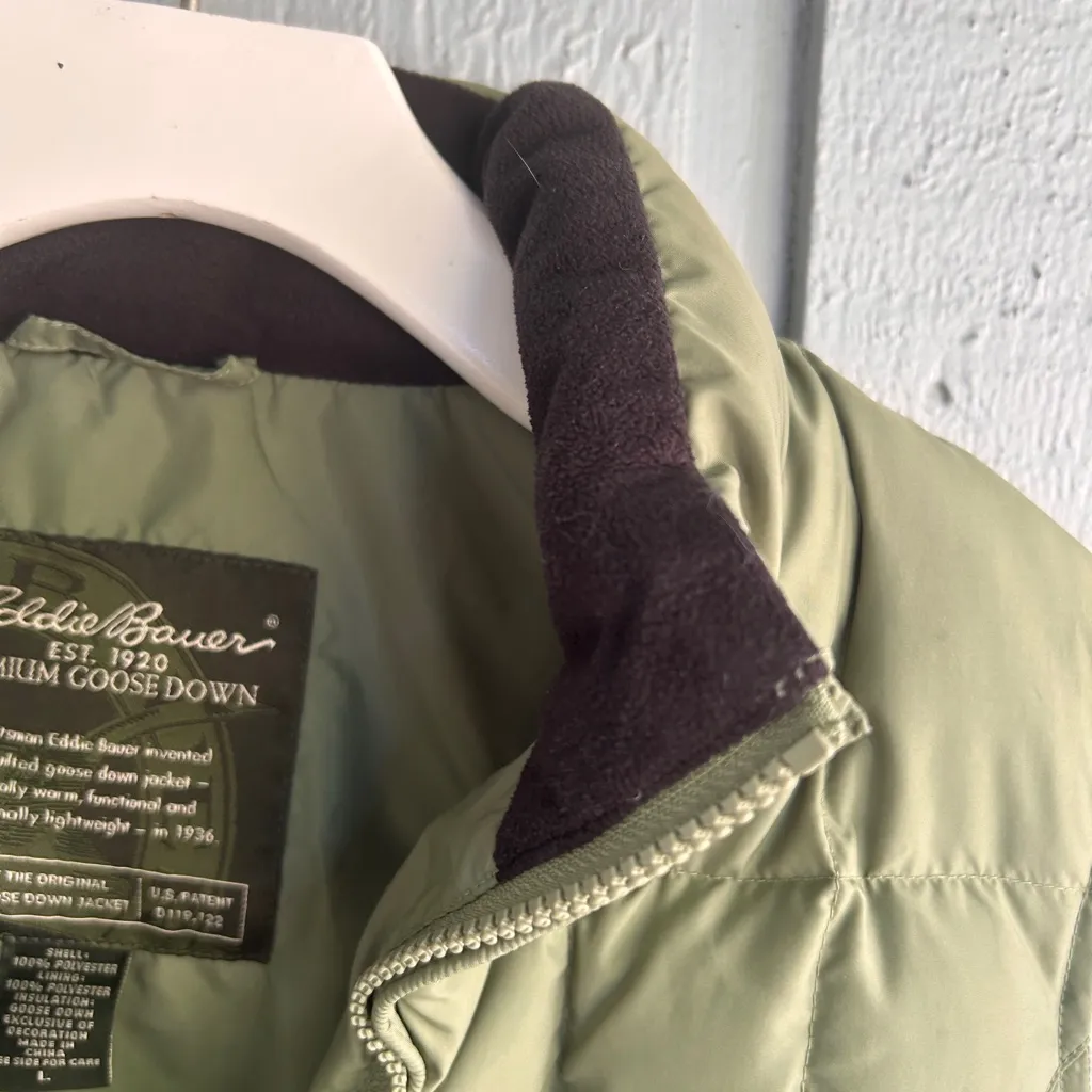 Eddie Bauer Women’s quilted Premium Goose Down sage green puffer vest large - Image 6