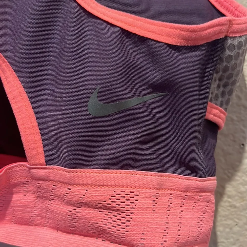 Nike Swoosh Luxe Medium Support Sports Bra DriFit Coral and Gray Size Small - Image 4