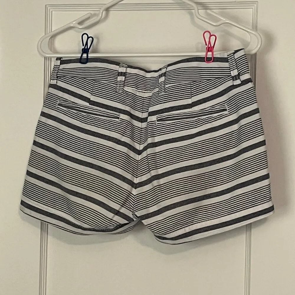 Women's khakis by GAP girlfriend 3 in short, white and blue, 100% cotton, size 0 - Image 2