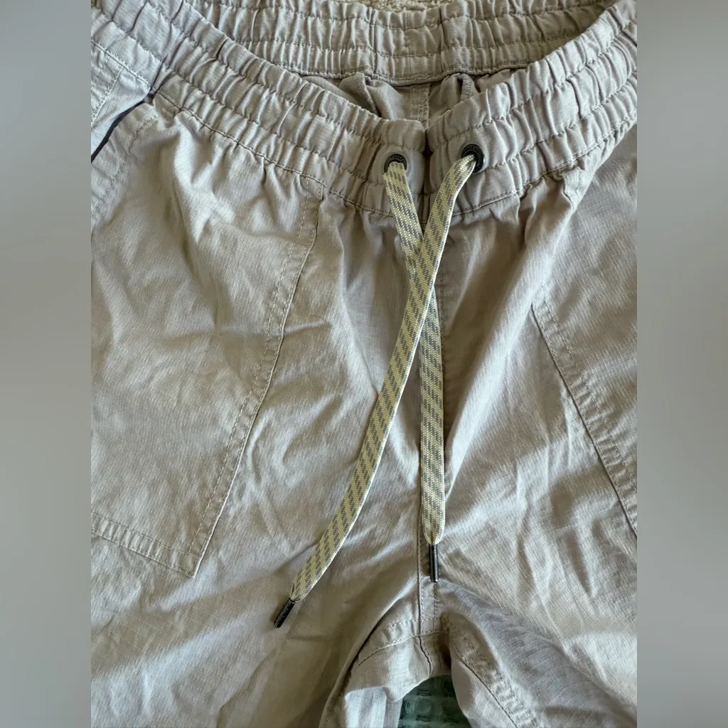 Vuori Womens Ripstop Pant size Small - Image 3