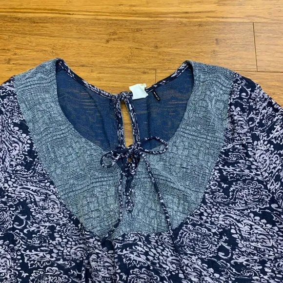 Akemi + Kin Marcella Blue Damask Paisley Blouse Womens Medium Bell‎ Sleeve Tie - Image 2