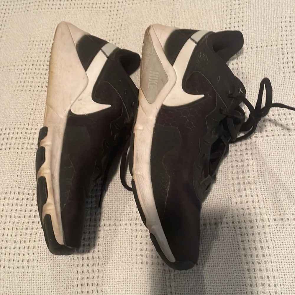 Nike  Legend Essential 2 Size 10 10M - Image 6