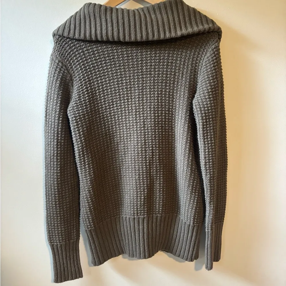 Heavy Knit Olive Green Sweater - Image 9