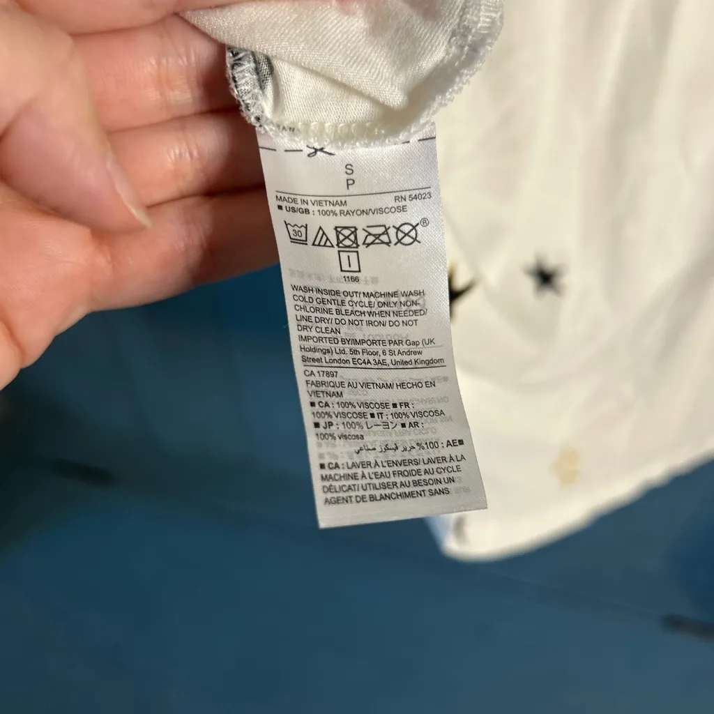 GAP White Star Pattern Short Sleeve Tee | Size Small - Image 5