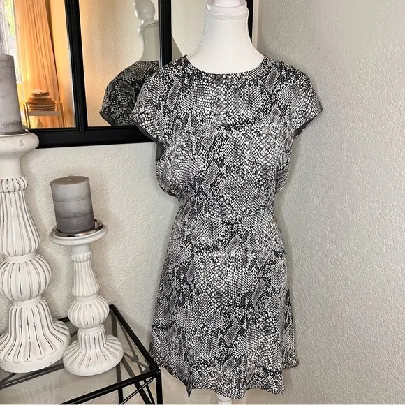 ARITZIA BABATON Hamptons Mini Dress Snake Print‎ Size 6 - Image 3