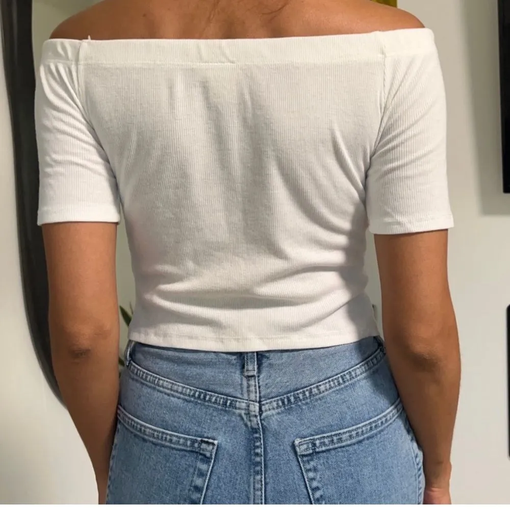 Live in the Moment BLACK RIBBED OFF THE SHOULDER BUTTON FRONT CROPPED TOP IN SIZE LARGE - Image 13