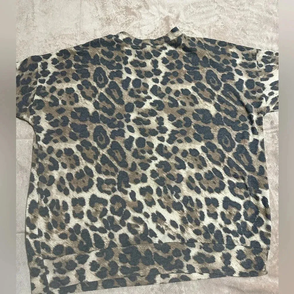 Cherish  Lightweight Leopard Sweater Size Large - Image 4