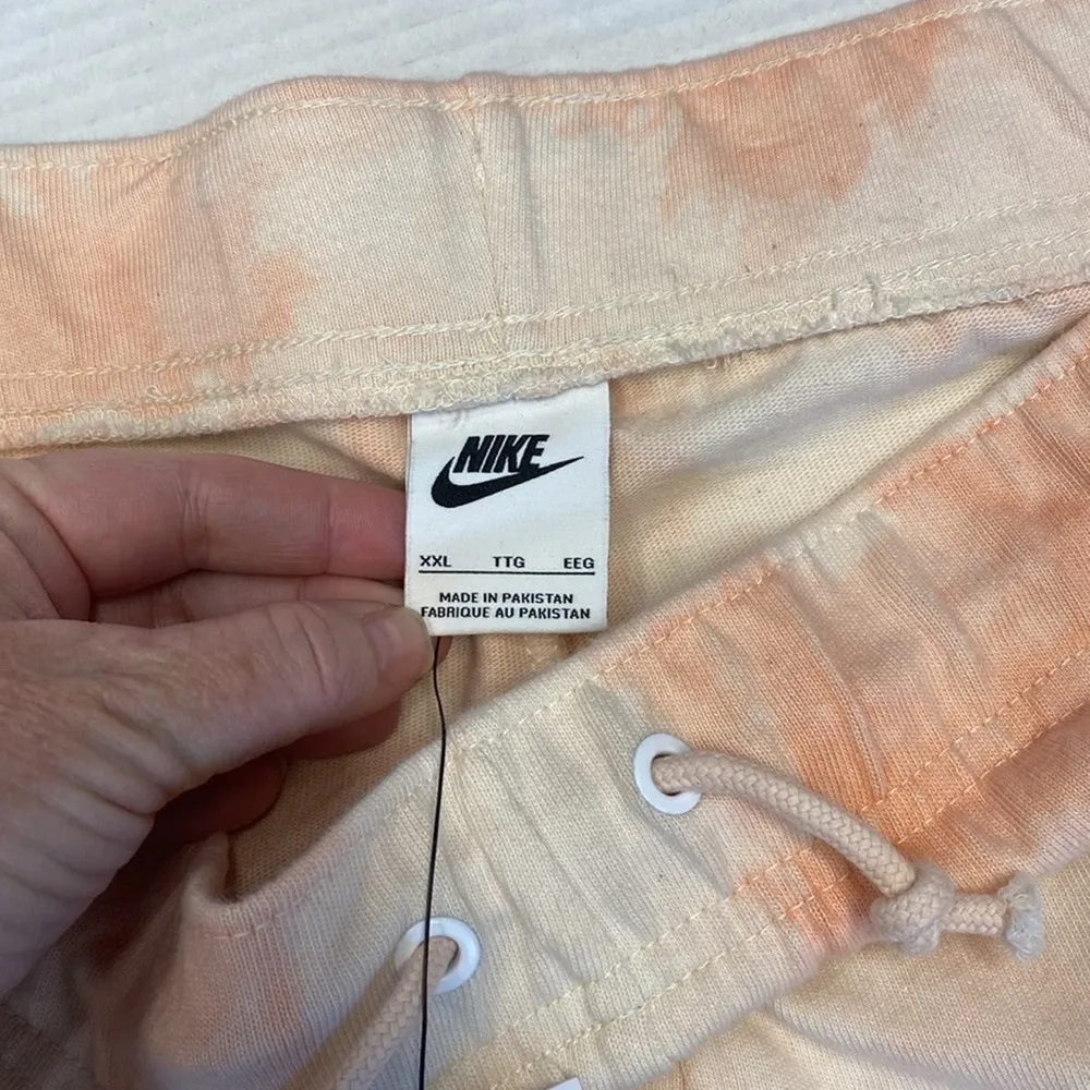 NWT Nike Loose fit mid rise short length size XXL (b18) - Image 4